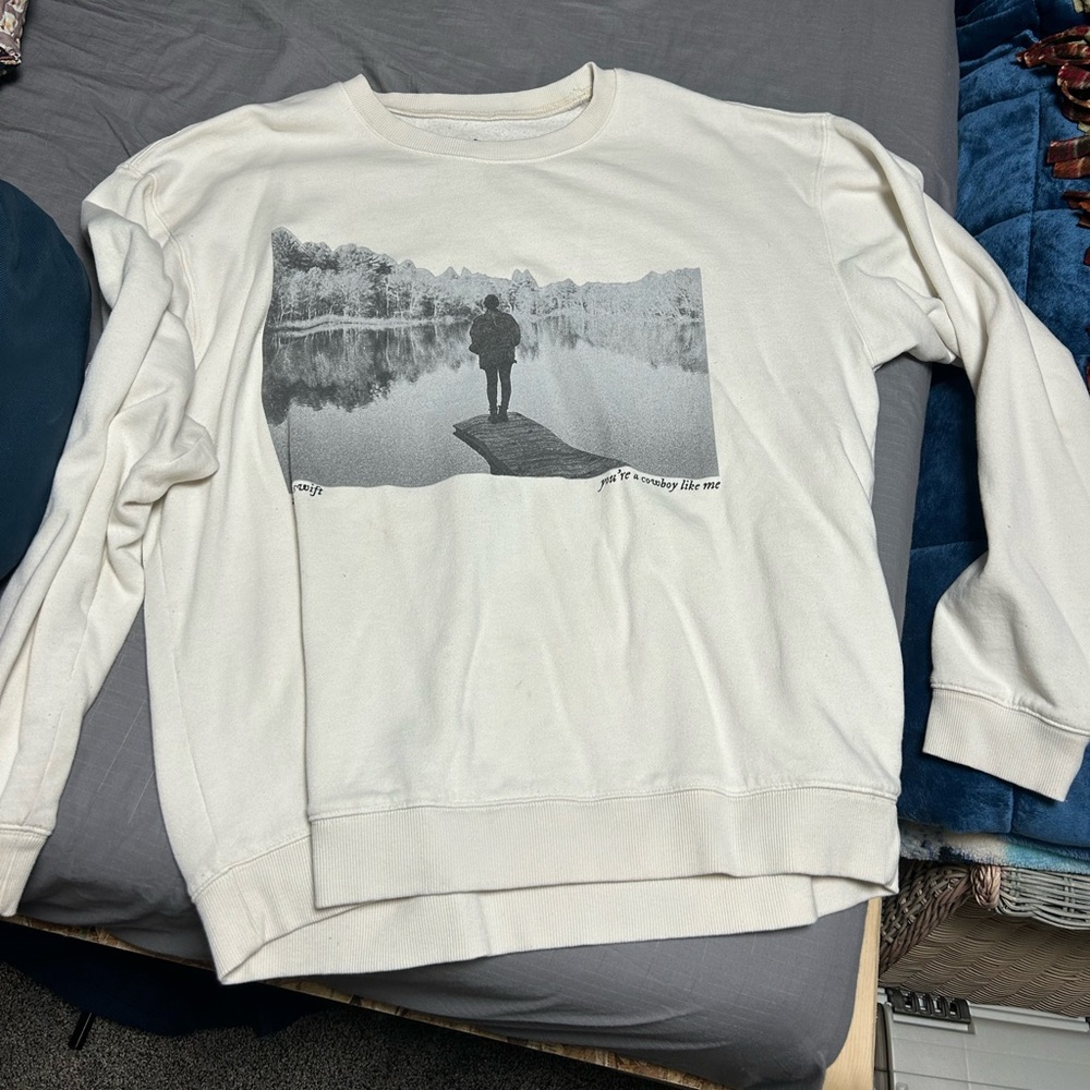 Taylor Swift Cowboy Like Me Pullover